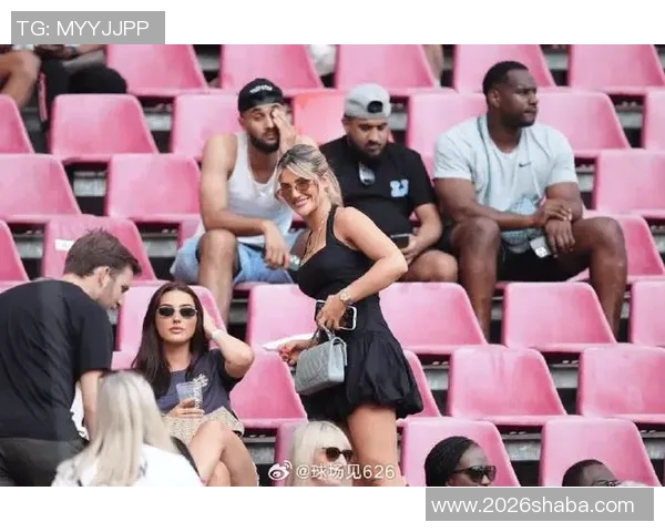 英格兰太太团成员归来加拉格尔模特女友分享生活点滴感慨万千 英格兰太太团成员归来加拉格尔模特女友分享生活点滴感慨万千