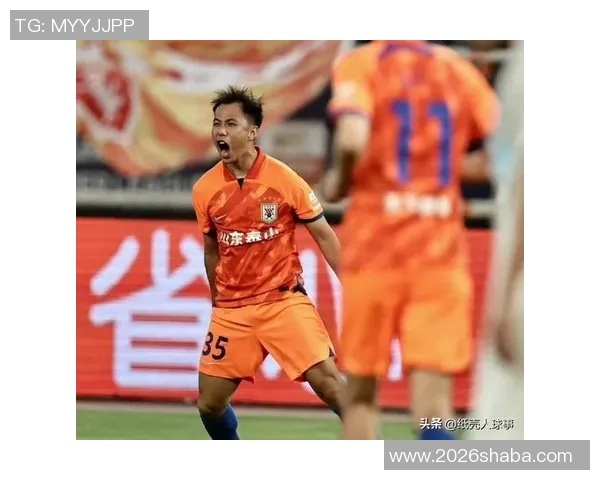 黄政宇凌空破门激情滑跪庆祝迎来泰山生涯第二球精彩瞬间