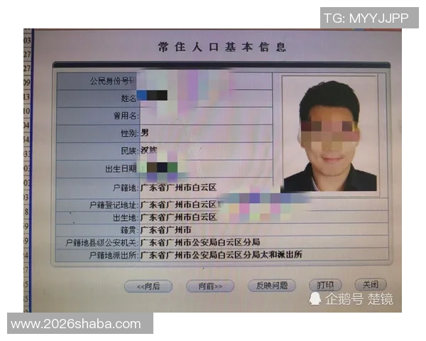 刚满18岁的小伙学驾照女友驾车送他去巴萨训练场